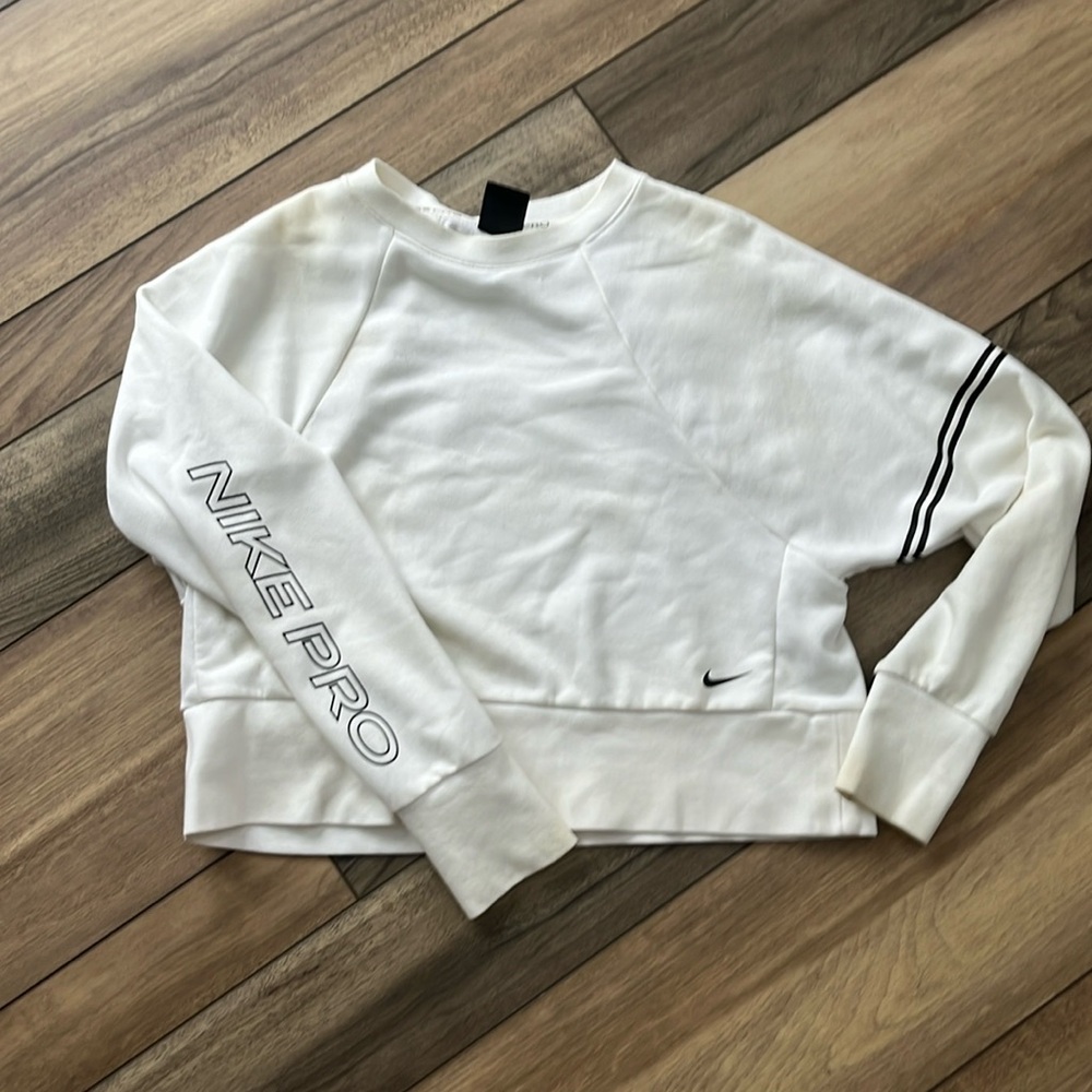 Women’s cropped white Nike crewneck